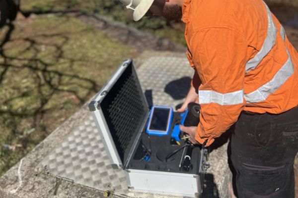 Setting up acoustic leak detection equipment